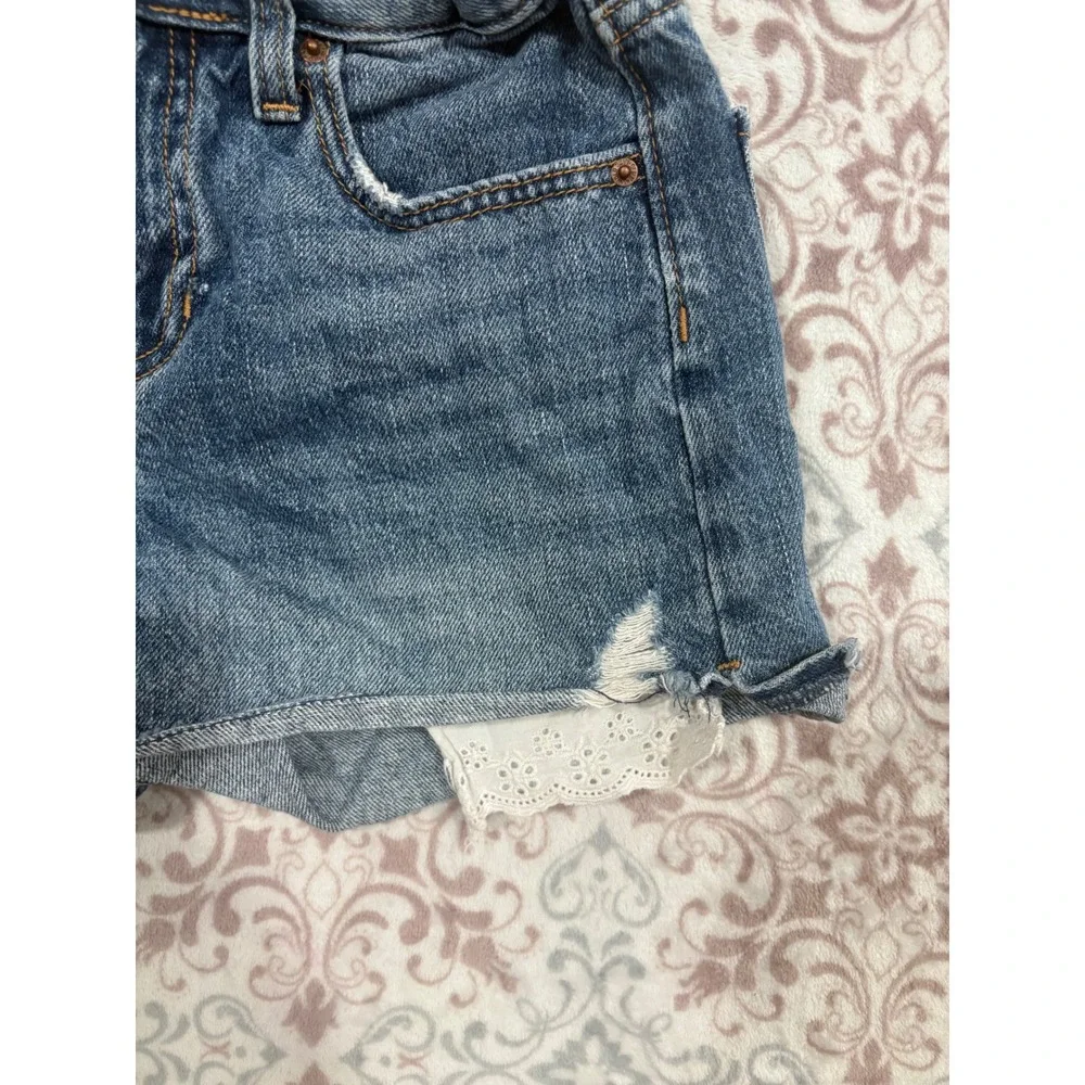 Old Navy Girls High Rise Denim Shorts Medium Wash Eyelet Lace Trim Size 10